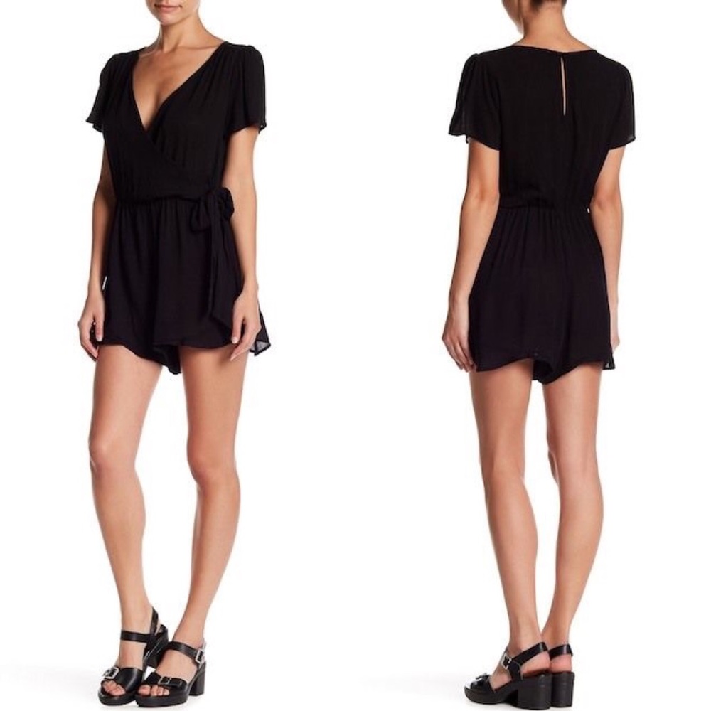 Lush Short Sleeve Wrap Romper sz S